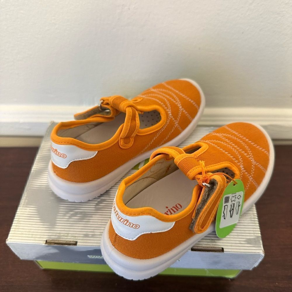 Naturino Girls lightweight comfy Mary Jane sandal size US 9,5-10; EU27.  NIB